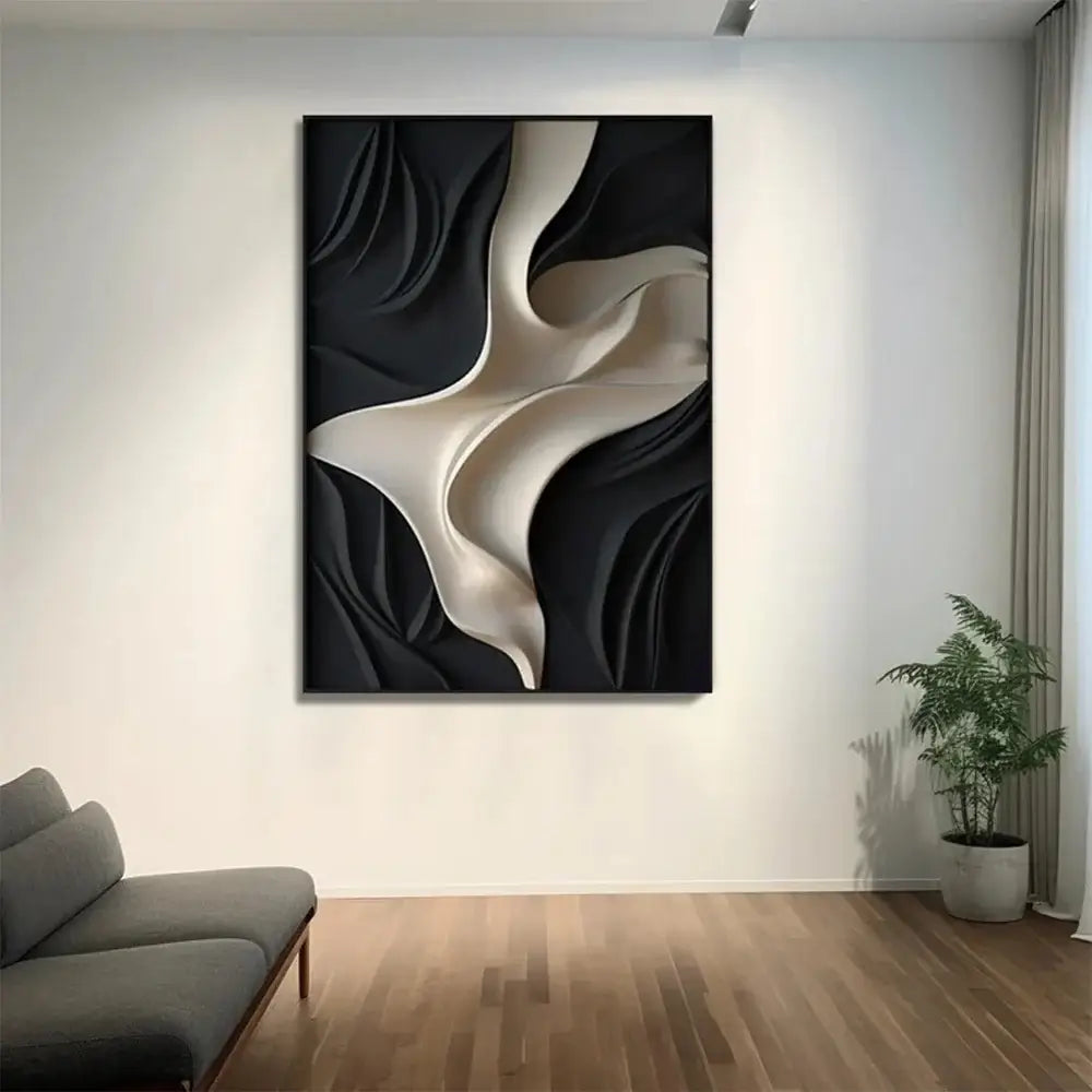 Tableau artistique abstrait 3D affiché dans un décor moderne avec un canapé et une plante, design noir et blanc élégant